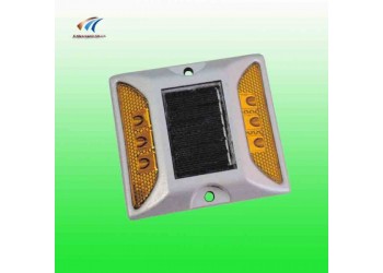 鑄鋁太陽(yáng)能道釘 方形led道釘 突起路標(biāo) 交通設(shè)施廠家