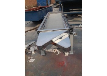 小型全不銹鋼直線振動(dòng)篩過(guò)濾機(jī)廠家
